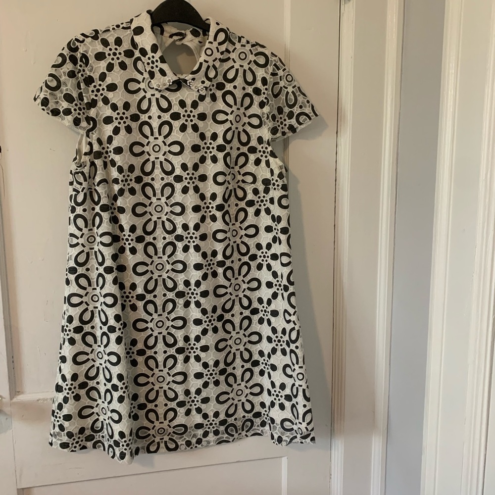 Yumi black and white floral dress. Lace overlay with slip. Size large/10.